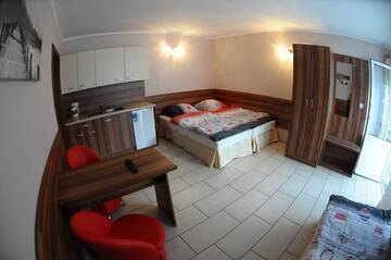 Фото номера Трехместный номер Курортные отели Oaza г. Турава 3